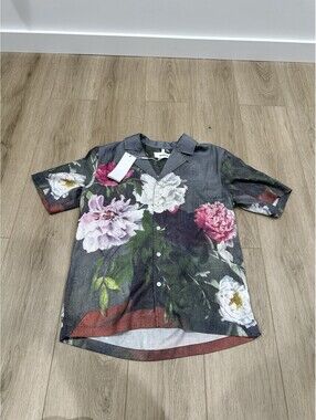 NWT Soulland Men’s Medium Orson Floral Vacation Short Sleeve Button Up Top